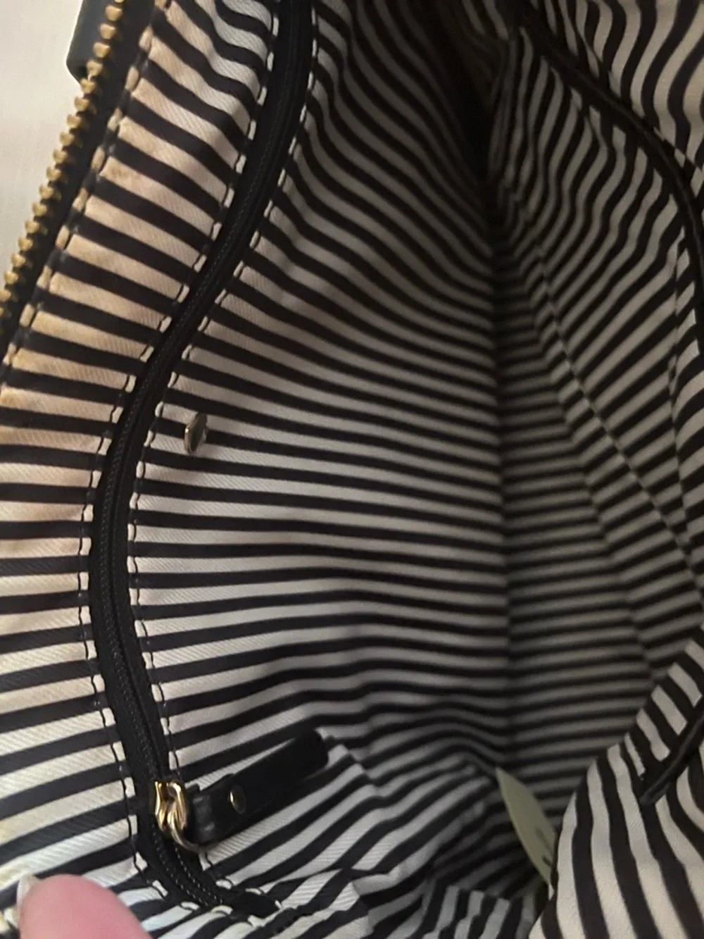 kate spade Two-Tone Black and Cream Crossbody Bag - Picture 5 of 10